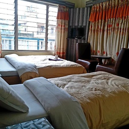 Hotel Marigold Pokhara Esterno foto