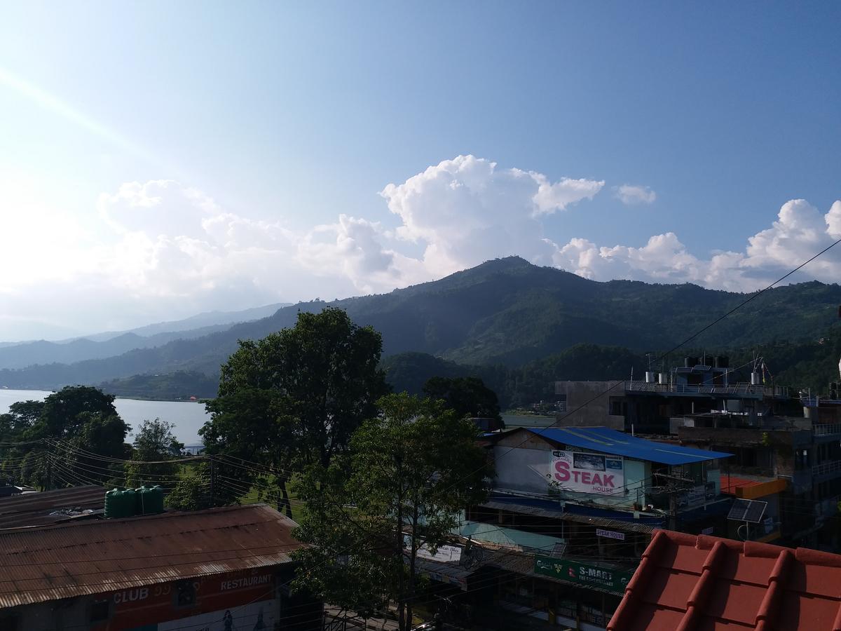 Hotel Marigold Pokhara Esterno foto