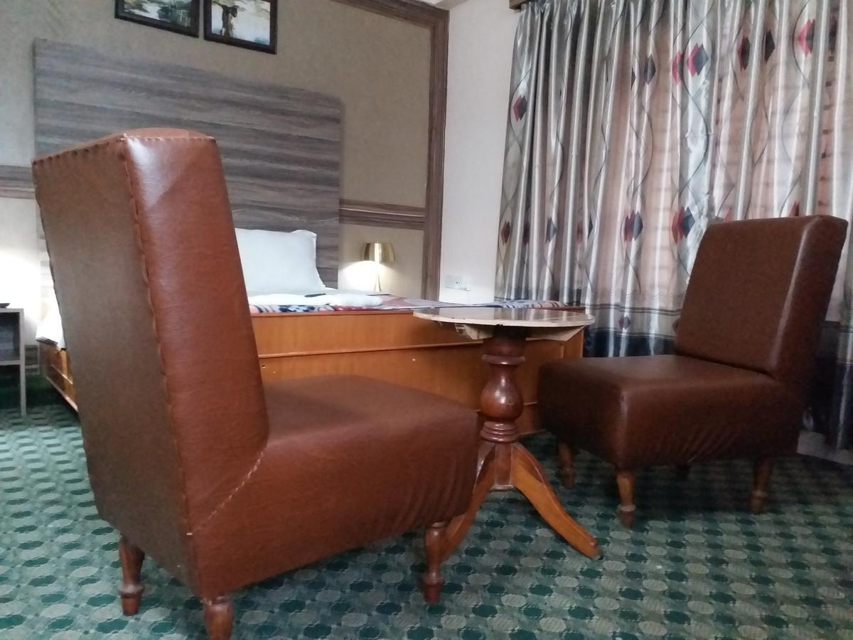 Hotel Marigold Pokhara Esterno foto