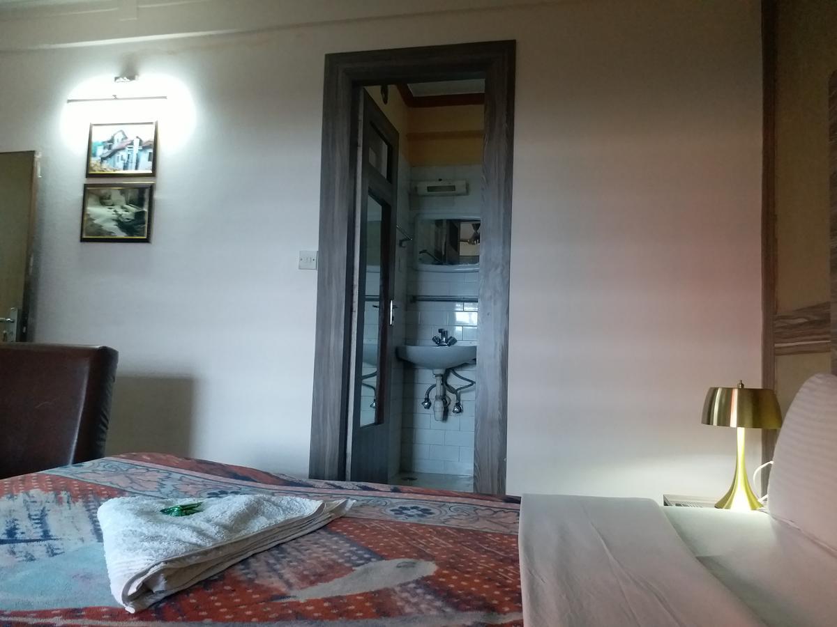 Hotel Marigold Pokhara Esterno foto