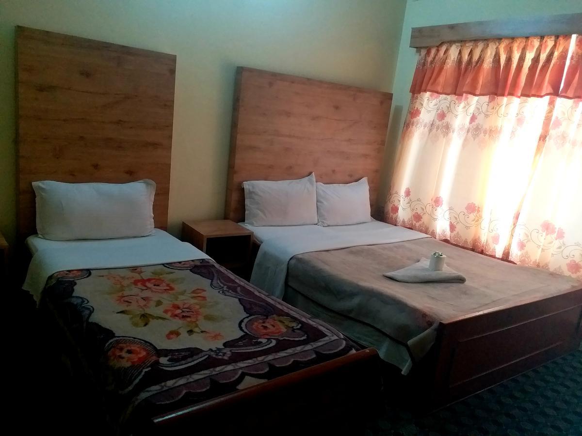 Hotel Marigold Pokhara Esterno foto
