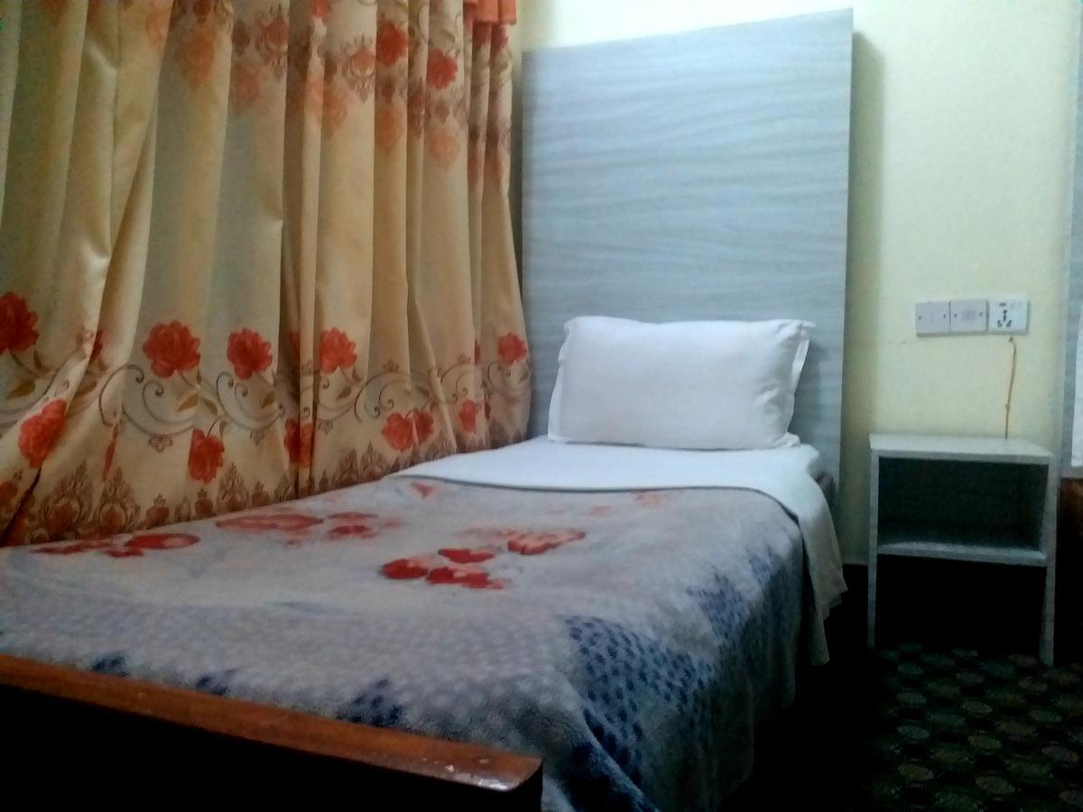 Hotel Marigold Pokhara Esterno foto