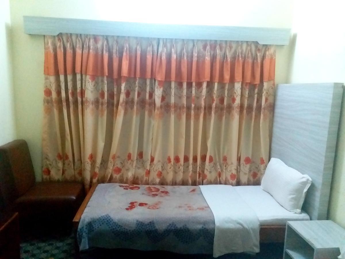 Hotel Marigold Pokhara Esterno foto